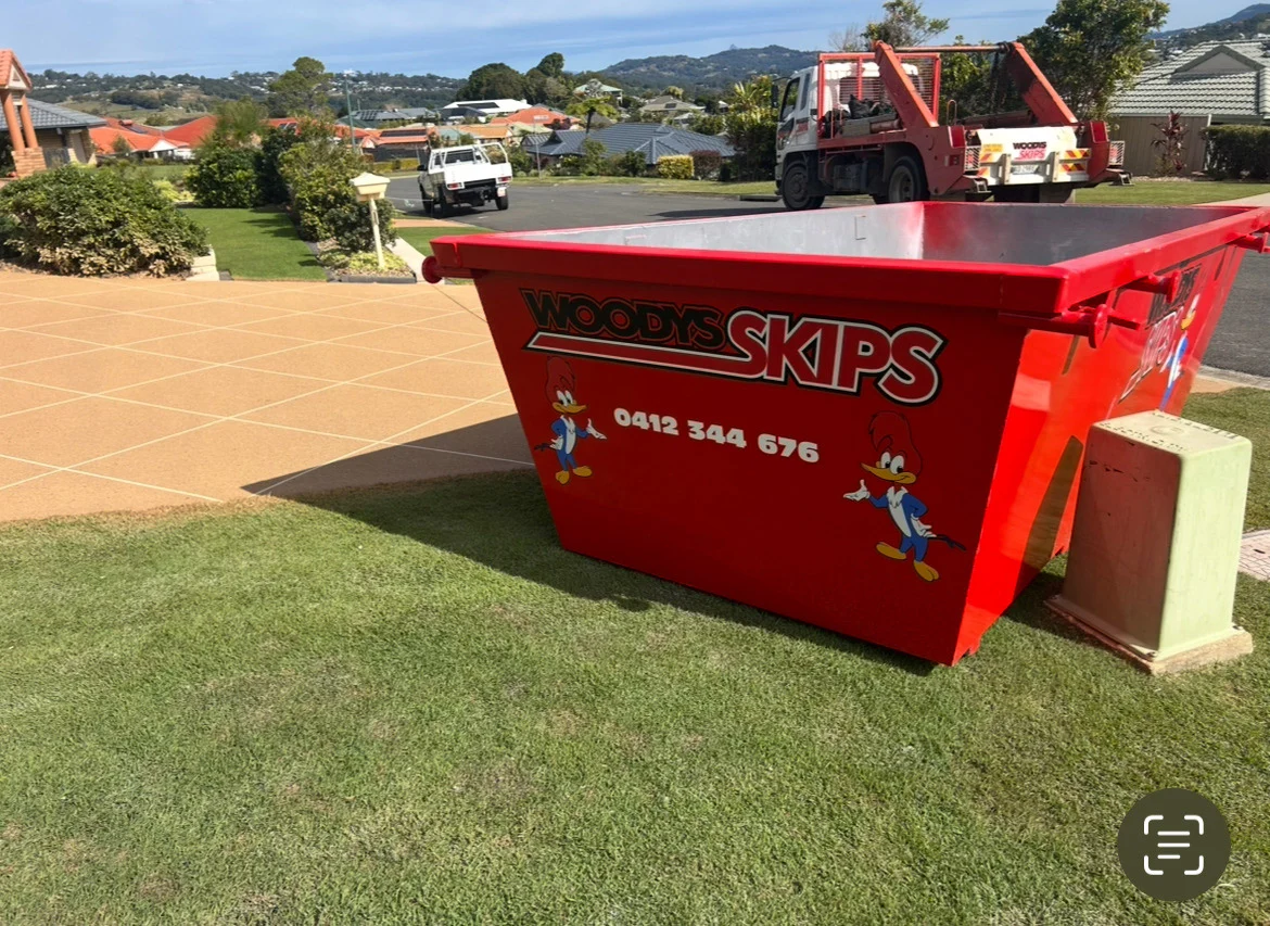 Woodys Skips - 3